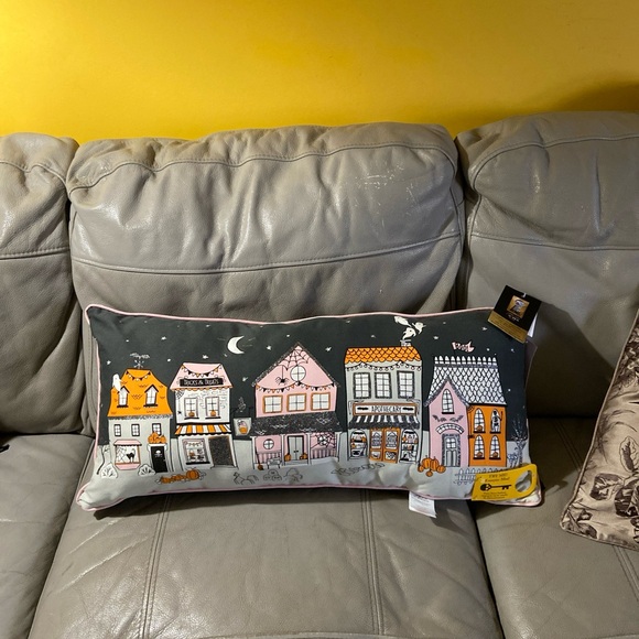 Cynthia Rowley Curious Light-up Halloween pillow - Picture 4 of 4